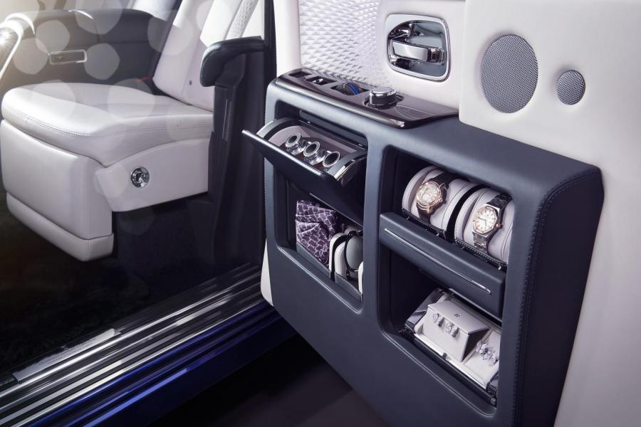  Rolls-Royce Phantom Limelight Collection 2015 года  (фото 14 из 17)